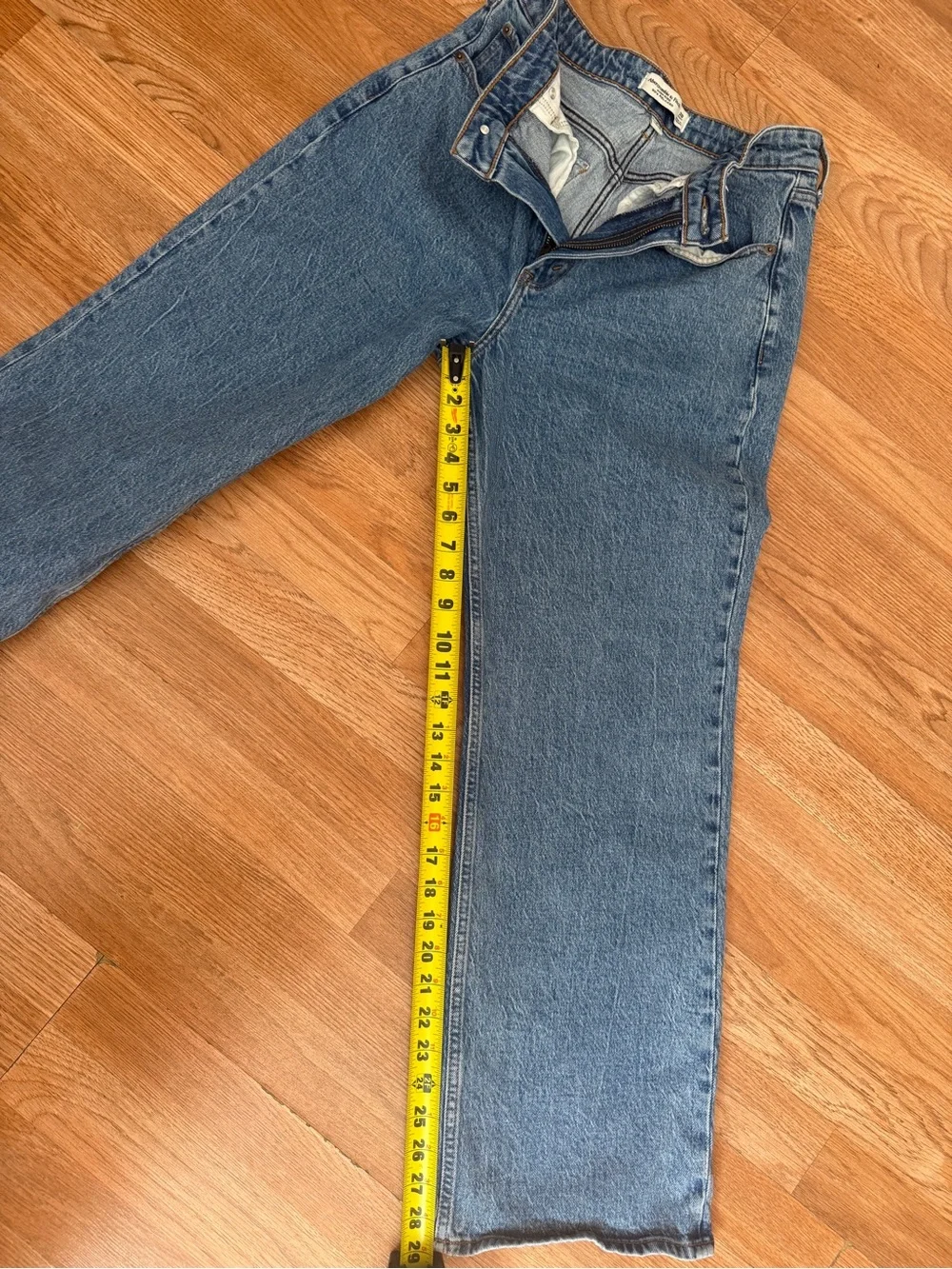 Abercrombie & Fitch High-Rise 90’s relaxed Curve love Size 28 Short